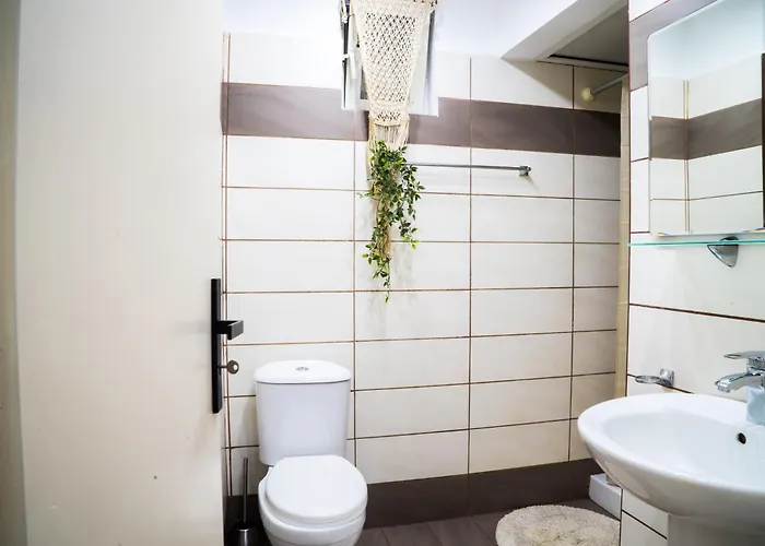 شقة Orama فاليراكي